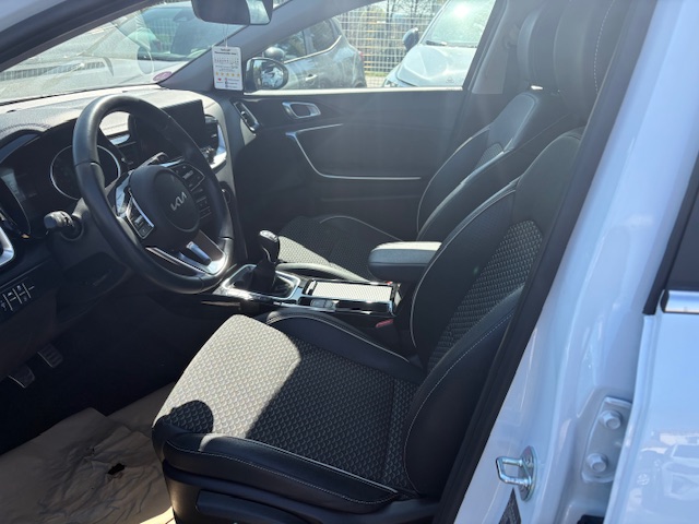 renault-uzes-kia-sceed-a-vendre